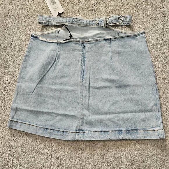 3/$15 WeWoreWhat Cut Out Mini Skirt in Light Wash Denim Size XL - Picture 6 of 8